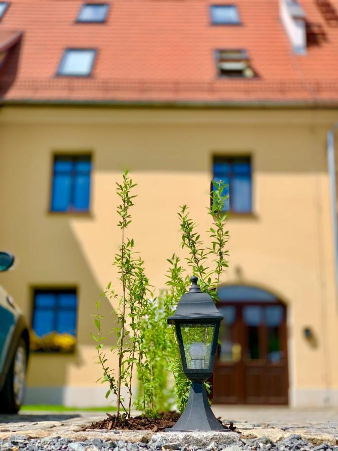 Apartament W Centrum Miasta Z Darmowym Parkingiem Dla Dwojga -Apartamenty Pod Zlotym Lwem Klodzko Exterior photo